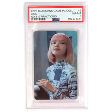 Cartão fotográfico oficial 2023 BLACKPINK Game PC COLLECTION LISA NO.3 #6 PSA 8 QUASE PERFEITO-PERFEITO comprar usado  Enviando para Brazil