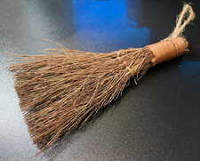 Vassoura batedora de palha natural vintage 6" ~ Decoração de fazenda/país ~ Cabide de laço comprar usado Vassoura batedora de palha natural vintage 6" ~ Decoração de fazenda/país ~ Cabide de laço comprar usado  Enviando para Brazil