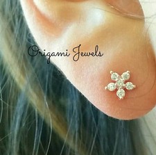 Cz Mini Flor Pendiente Cartílago Delicado Concha a Presión Pequeño Trago comprar usado  Enviando para Brazil