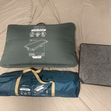 Używany, Łóżko dmuchane Decathlon Quechua Ultim Comfort z pokrowcem, schowkiem powietrza i stołem kempingowym na sprzedaż  Wysyłka do Poland