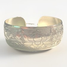 Silver tone asian d'occasion  Expédié en Belgium