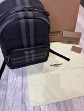 Mochila Burberry Rocco, usada, mas em bom estado, vem com recibo comprar usado Mochila Burberry Rocco, usada, mas em bom estado, vem com recibo comprar usado  Enviando para Brazil
