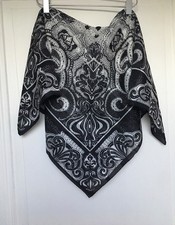 Grand foulard carré d'occasion  Paris VIII