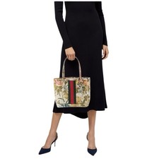 Borsa mano donna usato  Marcianise
