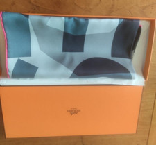 carre hermes pivoines d'occasion carre hermes pivoines d'occasion Paris XVII