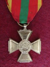 Médaille croix combattant d'occasion  Dormans