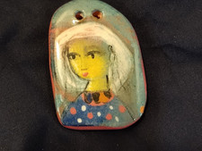 PINGENTE DE PÍLULA DE POLIA COM MENINA VINTAGE. ** ASSINADO comprar usado  Enviando para Brazil