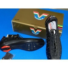 Scarpe vintage 1976 usato  Casalvieri