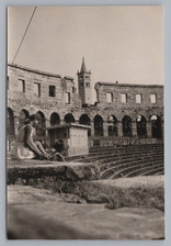 Pula Kroatien 1969 - Amphietheater 2 Mädchen - Altes Foto 1960er, usado comprar usado  Enviando para Brazil