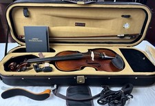 Um violino com lindo estojo e arco de qualidade com descanso para queixo comprar usado  Enviando para Brazil