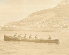 Foto de cartão de gabinete HMS Cornwallis marinheiros marinheiros barco a remo estúdio militar Kenny comprar usado  Enviando para Brazil