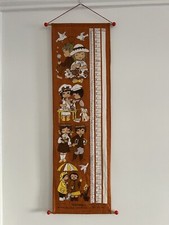 Gráfico de altura de crescimento de linho irlandês Ulster “Good Friends” régua pendurada vintage comprar usado  Enviando para Brazil