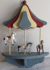 Arte de parede madeira vermelha branca azul quarto de bebê infantil cavalo Merry Go Round 21 x 14" comprar usado  Enviando para Brazil
