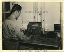 Máquina fotográfica de imprensa 1941 mede a audição do soldado para escola de código de rádio comprar usado  Enviando para Brazil