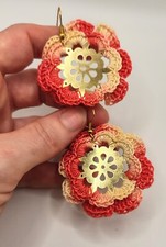 Orecchini fiore arancione usato  Roma