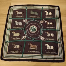 Hermes silk scarf d'occasion  Expédié en Belgium