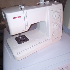 Janome 7025 sewing d'occasion  Latronquière
