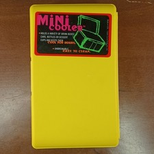 Mini refrigerador amarelo comporta variedade de caixas de bebidas latas frescas por horas feitas nos EUA comprar usado  Enviando para Brazil