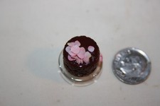 Casa de bonecas miniatura 3 camadas ganache chocolate e bolo pétala rosa rosa em vidro comprar usado  Enviando para Brazil