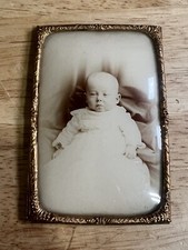 Foto bolha antiga de bebê com envoltório de bronze comprar usado  Enviando para Brazil