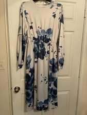 Usado, Vestido longo feminino branco/azul GG com cinto pequena mancha na frente do vestido comprar usado  Enviando para Brazil