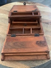Caixa de escrita dobrável vintage mesa de colo estilo antigo madeira escura comprar usado Caixa de escrita dobrável vintage mesa de colo estilo antigo madeira escura comprar usado  Enviando para Brazil