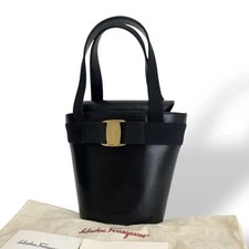 Bolsa de mão Ferragamo Vara mini de couro preta feminina comprar usado  Enviando para Brazil