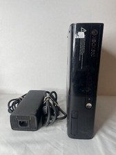 Console preto Microsoft 1538 Xbox 360 E 4GB testado com cabos de alimentação testados, funciona, usado comprar usado  Enviando para Brazil