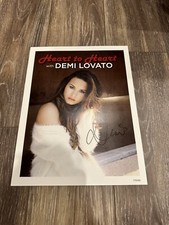 ANTIGO! Mini pôster assinado por Demi Lovato "Coração a Coração" #175/300 comprar usado ANTIGO! Mini pôster assinado por Demi Lovato "Coração a Coração" #175/300 comprar usado  Enviando para Brazil