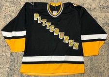 Camiseta masculina vintage CCM Pittsburgh Penguins M costurada em branco década de 1990 comprar usado  Enviando para Brazil