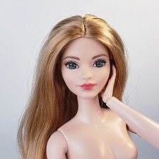 Boneca Barbie HÍBRIDA Feita para Mover Cabelo Loiro Cerejeira Grande Olho Verde Fashionista comprar usado  Enviando para Brazil