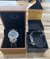 Oakley watches selling for sale  Hayward