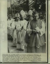 1966 Press Photo arcybiskup Bolesław Kominek wrocławski, Polska prowadzi procesję na sprzedaż  Wysyłka do Poland