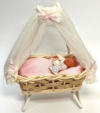 Usado, Berço 1:12 Shackman berço berço e bebê casa de bonecas móveis em miniatura vintage comprar usado  Enviando para Brazil