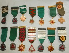 14 x MEDALHA DE CONDUÇÃO SEGURA ANTIGA + BARRAS DE VÁRIOS ANOS - LOTE DE TRABALHO comprar usado  Enviando para Brazil
