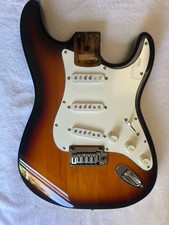 Corpo de guitarra Fender Squier padrão 20º aniversário Stratocaster espessura total, usado comprar usado Corpo de guitarra Fender Squier padrão 20º aniversário Stratocaster espessura total, usado comprar usado  Enviando para Brazil