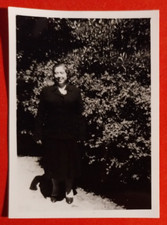 Foto Mujer En Jardín Cerca De Un Seto 1930 - 40 C. ( F 25 ) comprar usado  Enviando para Brazil