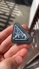 Targhetta prada triangolo usato  Roma