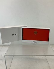 Usado, Carteira Bryant Park couro saffiano vermelho escarlate DKNY nova com etiquetas comprar usado  Enviando para Brazil