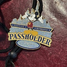 Cordão de gravata Disney Bolo Resort Disneyland Porta-passaporte Mickey Mouse Castle, usado comprar usado  Enviando para Brazil