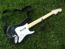 Usado, Guitarra Harmonix Rock Band PS3 Wireless Fender Stratocaster 822151 +Dongle +Strap comprar usado  Enviando para Brazil