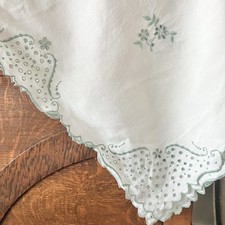 Toalha de mesa cartão vintage bordada flores verdes corte linho Cottagecore 32x33 comprar usado  Enviando para Brazil
