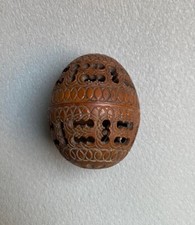 Antique egg carved d'occasion  Expédié en Belgium
