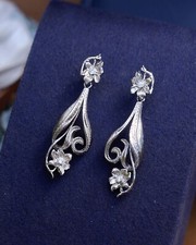 Boucles oreilles clous d'occasion  Paris VI