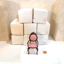 VENDA EM EXCESSO 8 POLTRONAS EM MINIATURA PARA CASA DE BONECAS COM ACABAMENTO EM MOGNO E TECIDO ROSA comprar usado  Enviando para Brazil