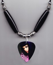 Collier médaillon forme d'occasion  Expédié en France