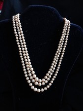Triple row necklace d'occasion  Expédié en Belgium