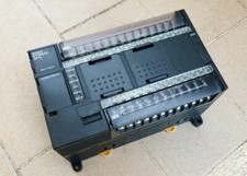 Plc omron cp1l usato  Italia