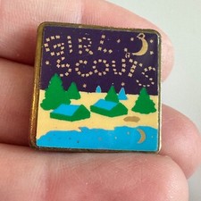 Broche vintage de acampamento noturno escoteiras – tendas, estrelas e esmalte cênico do lago comprar usado  Enviando para Brazil