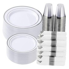 Set stoviglie plastica usato  Spedire a Italy